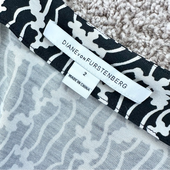 Diane Von Furstenburg New Julian Silk Jersey Wrap Dress in Black White Size 2 - Picture 7 of 11